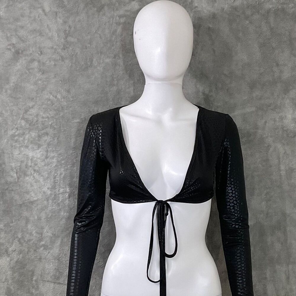 Black Tie-Front Long Sleeve Crop Top